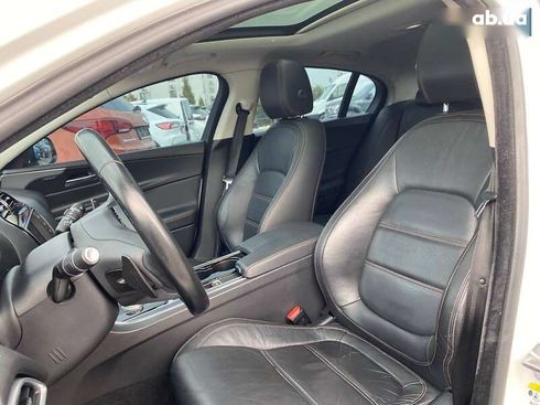 Jaguar XE 2015 - фото 17