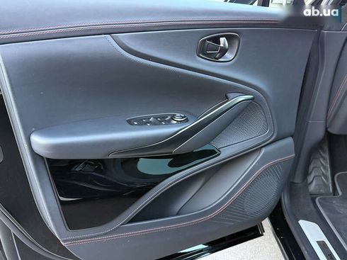 Aston Martin DBX 2023 - фото 18