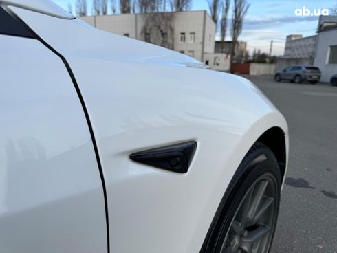 Tesla Model 3 2021 белый - фото 11