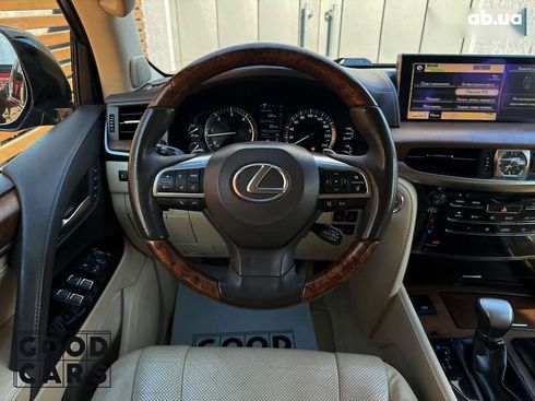 Lexus LX 2017 - фото 20