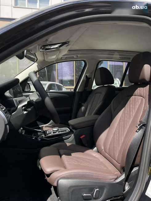 BMW iX3 2025 - фото 18