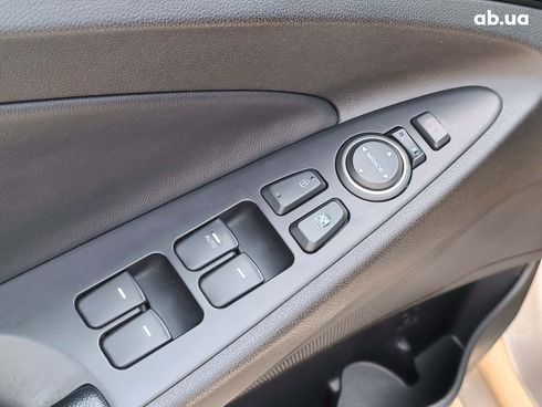 Hyundai Sonata 2010 бежевый - фото 15