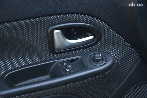 Renault Clio 2010 - фото 16
