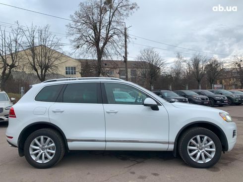 Volkswagen Touareg 2012 белый - фото 4