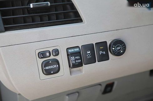Toyota Sienna 2010 - фото 21