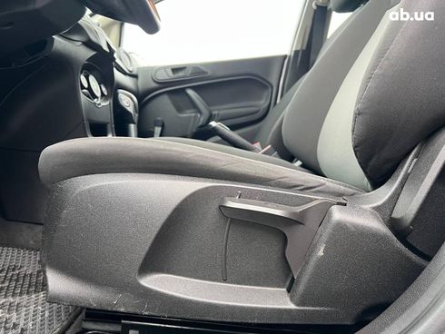 Ford Fiesta 2015 серый - фото 19