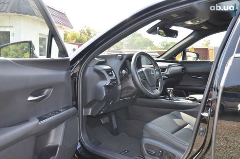 Lexus UX 2019 - фото 16