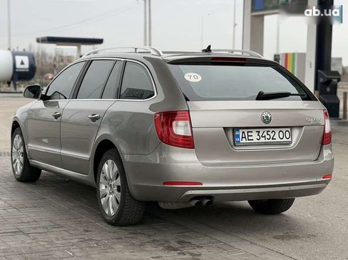 Skoda Superb 2012 - фото 11