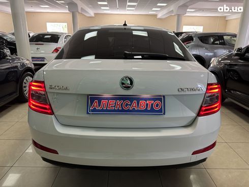 Skoda Octavia 2016 белый - фото 9