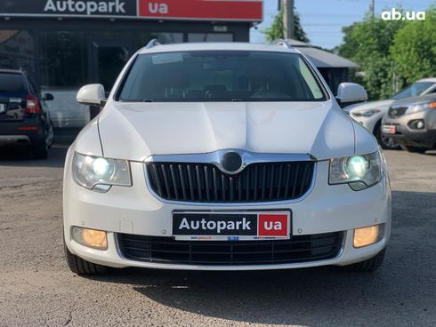 Skoda Superb 2011 белый - фото 2