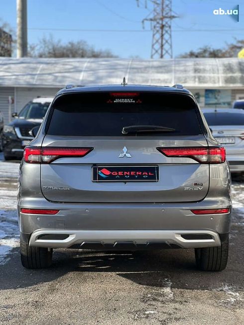 Mitsubishi Outlander 2023 - фото 10