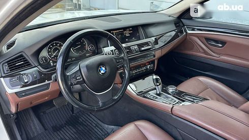 BMW 5 серия 2015 - фото 30