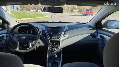 Hyundai Elantra 2015 - фото 13
