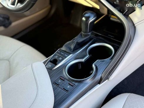 Toyota Camry 2021 - фото 19