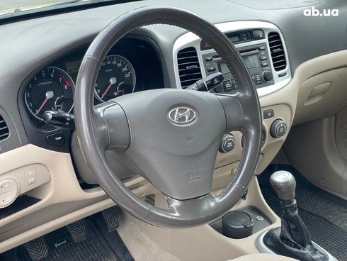 Hyundai Accent 2007 бежевый - фото 14
