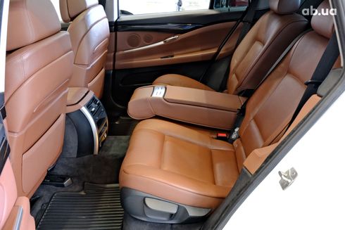 BMW 5 серия 2012 белый - фото 8