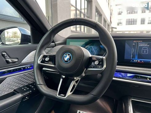 BMW i7 2023 - фото 29