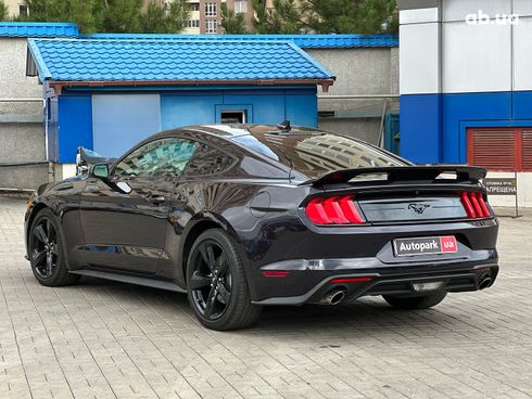 Ford Mustang 2022 черный - фото 7