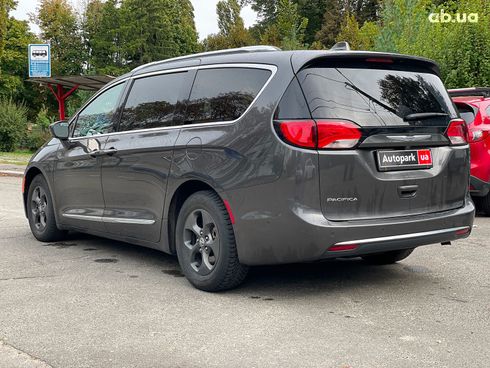 Chrysler Pacifica 2017 серый - фото 14
