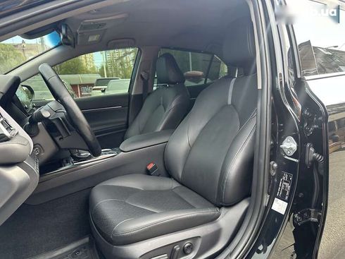 Toyota Camry 2021 - фото 19