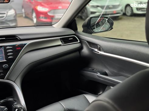 Toyota Camry 2018 серый - фото 40