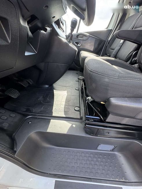Renault Trafic 2021 - фото 15