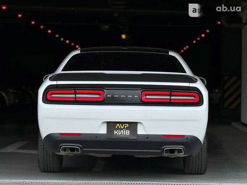 Dodge Challenger 2017 - фото 16