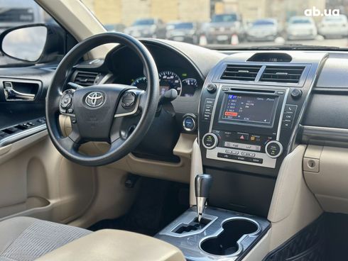 Toyota Camry 2013 черный - фото 16