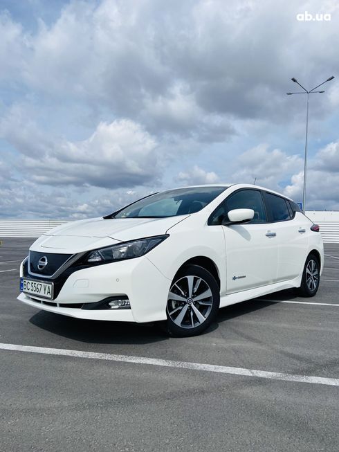 Nissan Leaf 2018 белый - фото 9