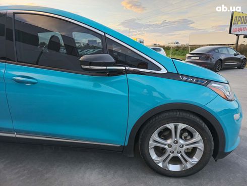 Chevrolet Bolt 2020 синий - фото 6