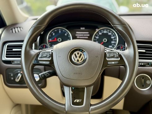 Volkswagen Touareg 2016 белый - фото 17