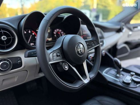 Alfa Romeo Giulia 2017 - фото 26