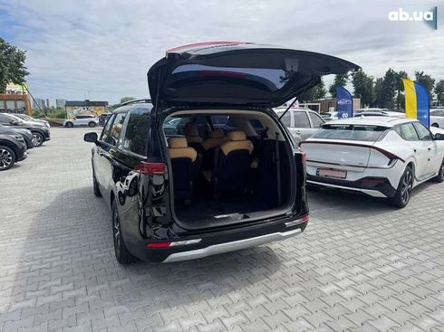 Kia Carnival 2021 - фото 8