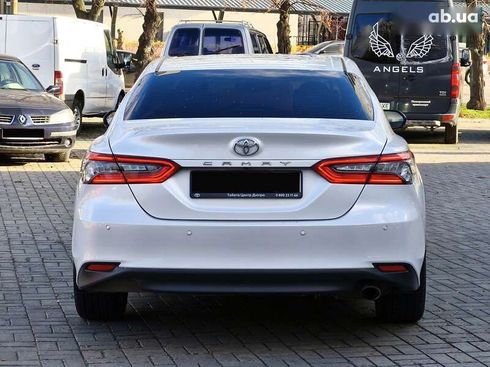 Toyota Camry 2021 - фото 7