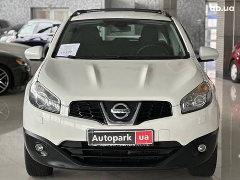 Nissan Qashqai 2011 белый - фото 2