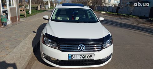 Volkswagen Passat 2012 белый - фото 2