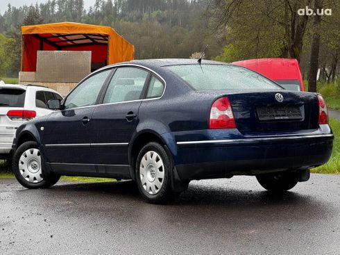 Volkswagen Passat 2004 синий - фото 12