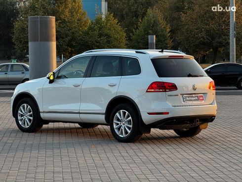 Volkswagen Touareg 2014 белый - фото 4