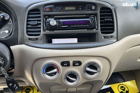 Hyundai Accent 2009 - фото 16