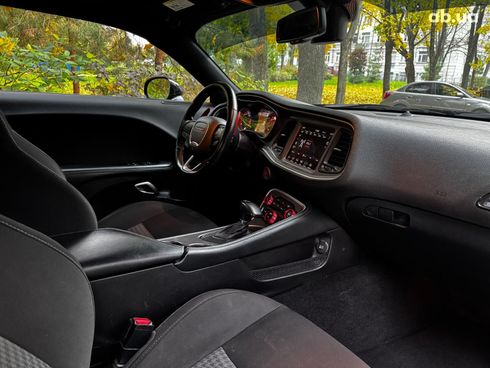 Dodge Challenger 2022 черный - фото 29