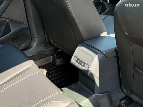 Volkswagen Jetta 2019 красный - фото 23