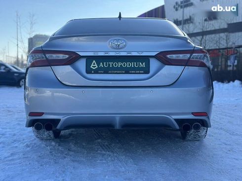 Toyota Camry 2018 - фото 11