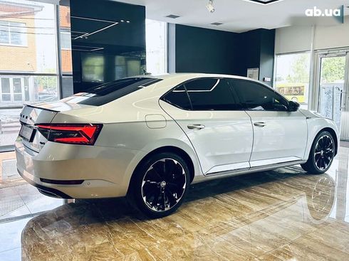 Skoda Superb 2023 - фото 7
