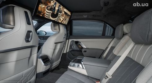 BMW i7 2023 - фото 10