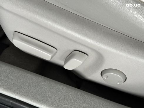 Toyota Camry 2015 серый - фото 15
