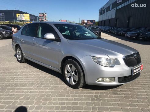 Skoda Superb 2012 серый - фото 3