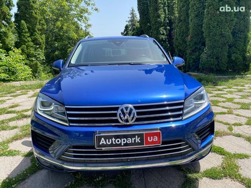 Volkswagen Touareg 2015 синий - фото 2