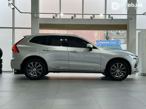 Volvo XC60 2017 - фото 11