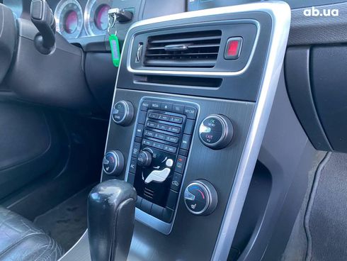 Volvo S60 2011 серый - фото 23