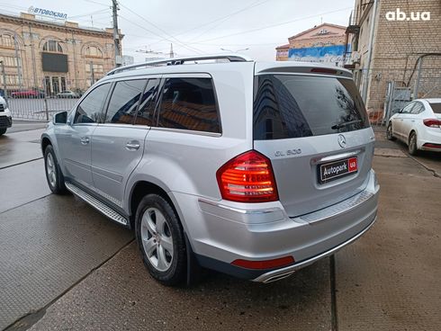 Mercedes-Benz GL-Класс 2010 серый - фото 4